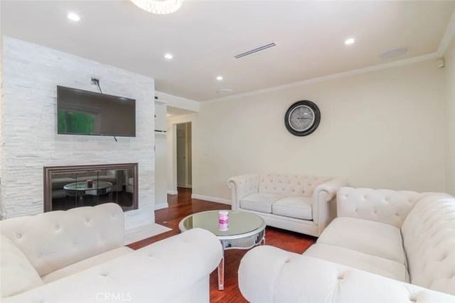 660 Woodbury Road, Glendale, CA 91206