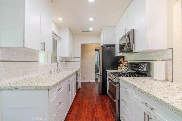 660 Woodbury Road, Glendale, CA 91206