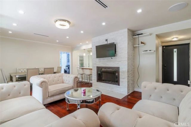660 Woodbury Road, Glendale, CA 91206