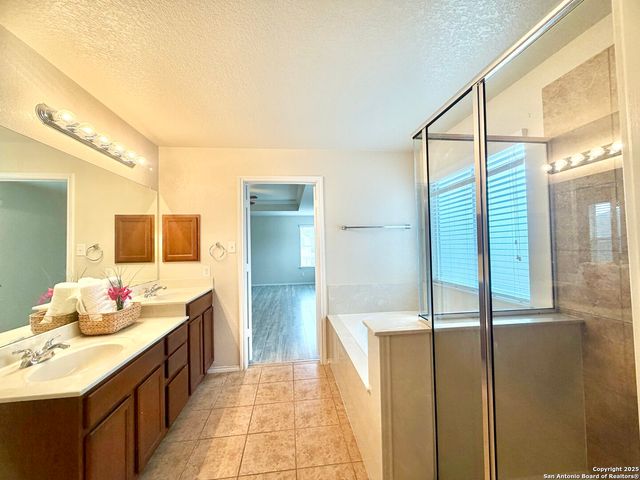 25223 Hideout Falls, San Antonio, TX 78261