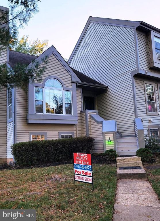 6167 STONEPATH CIR, Centreville, VA 20120