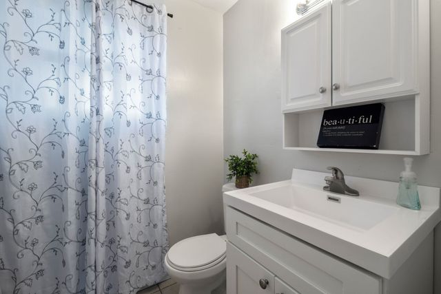 2102 W 73rd Street, Chicago, IL 60636