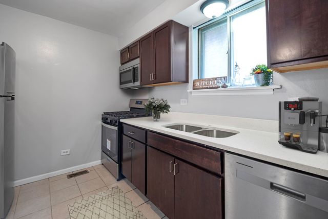 2102 W 73rd Street, Chicago, IL 60636