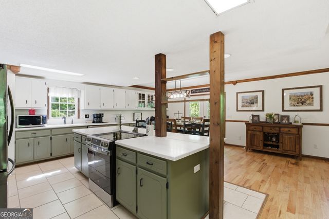 325 Kitchins Lane, Clayton, GA 30525
