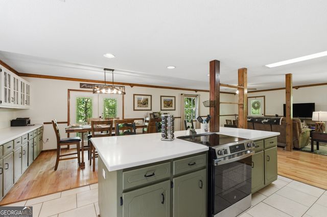 325 Kitchins Lane, Clayton, GA 30525
