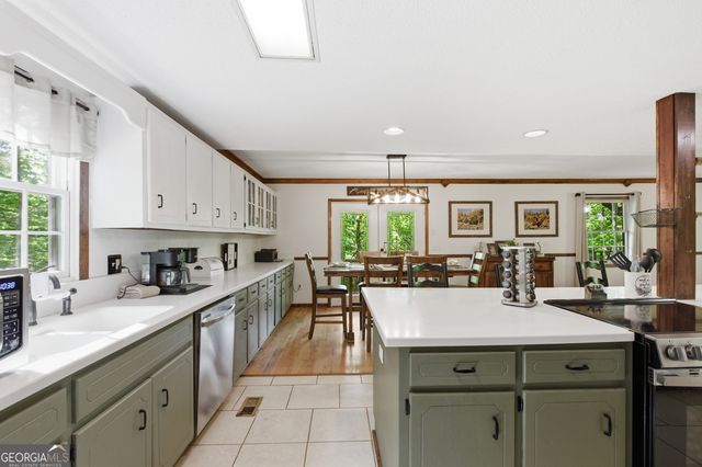 325 Kitchins Lane, Clayton, GA 30525