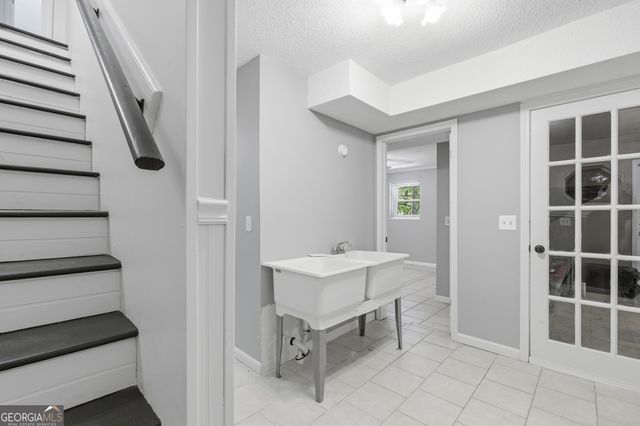 325 Kitchins Lane, Clayton, GA 30525