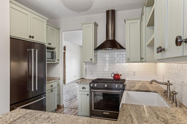 16125 Crystal Hills Drive, Lakeville, MN 55044