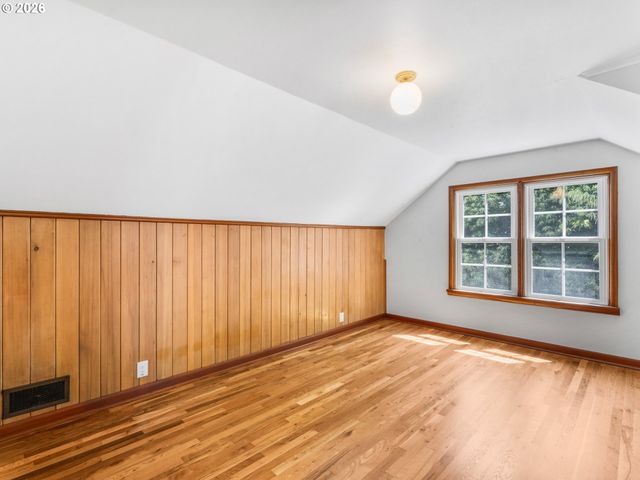 4430 Se WOODWARD St, Portland, OR 97206