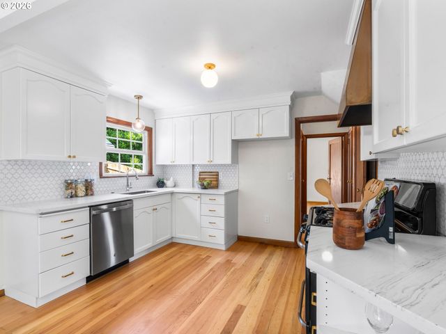 4430 Se WOODWARD St, Portland, OR 97206