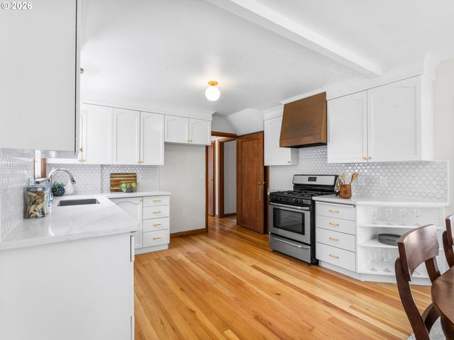 4430 Se WOODWARD St, Portland, OR 97206