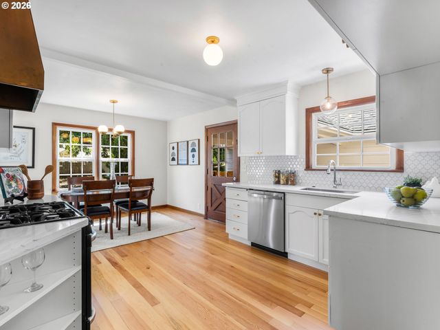 4430 Se WOODWARD St, Portland, OR 97206