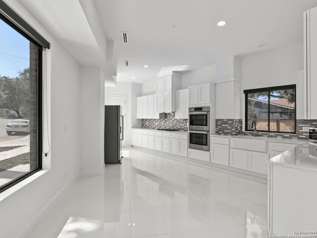 727 E Park Avenue, San Antonio, TX 78212