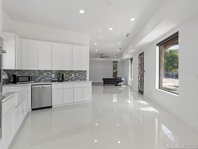 727 E Park Avenue, San Antonio, TX 78212