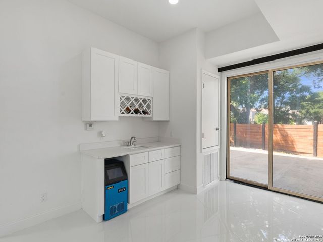 727 E Park Avenue, San Antonio, TX 78212