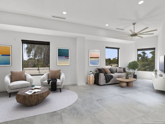 727 E Park Avenue, San Antonio, TX 78212