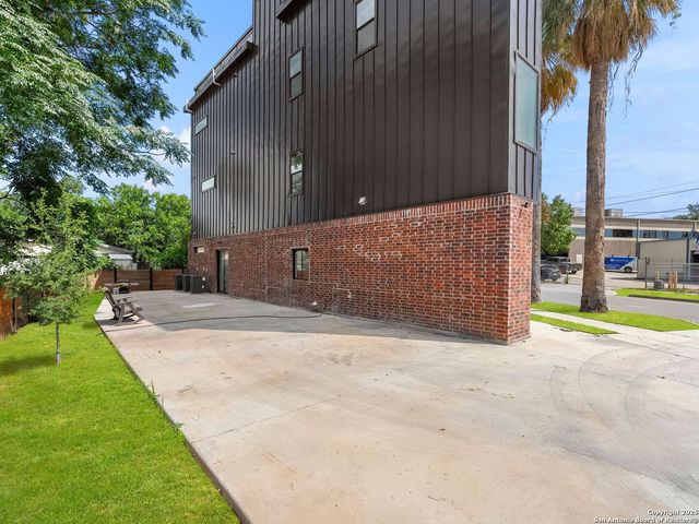 727 E Park Avenue, San Antonio, TX 78212