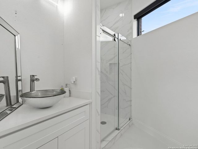 727 E Park Avenue, San Antonio, TX 78212