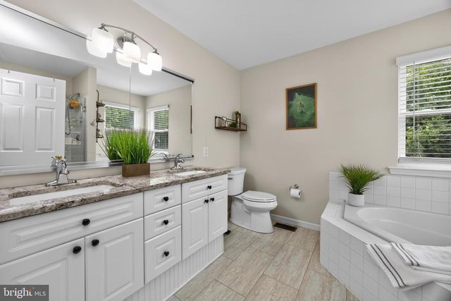 5009 SWAN DR, Phoenixville, PA 19460
