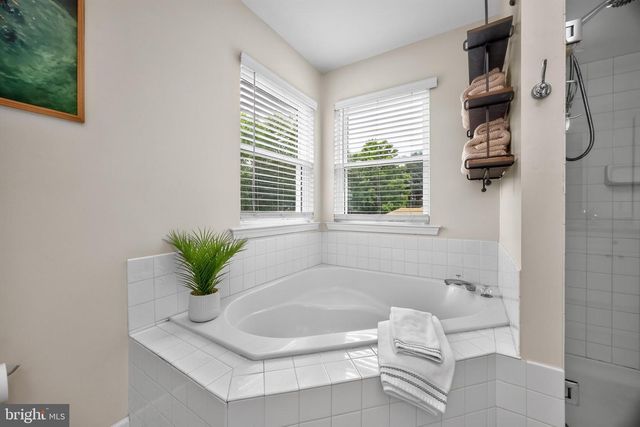 5009 SWAN DR, Phoenixville, PA 19460
