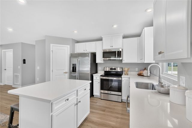 302 Ridgewater Drive, Elyria, OH 44035