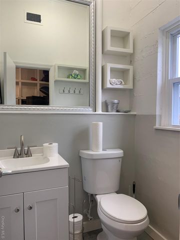 196 Forest Avenue, Locust Valley, NY 11560