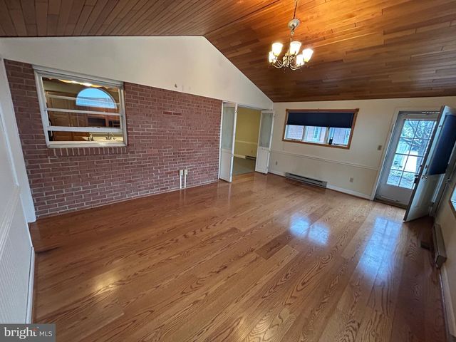 8509 WINCHESTER AVE, Inwood, WV 25428