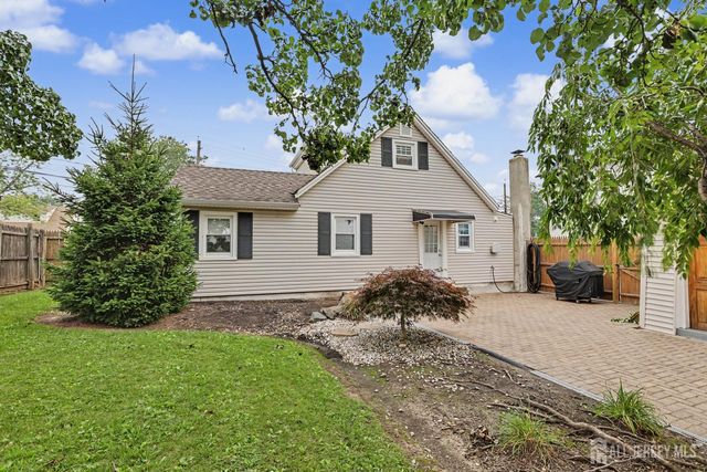 18 Tappen Street, Avenel, NJ 07001