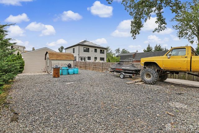 18 Tappen Street, Avenel, NJ 07001