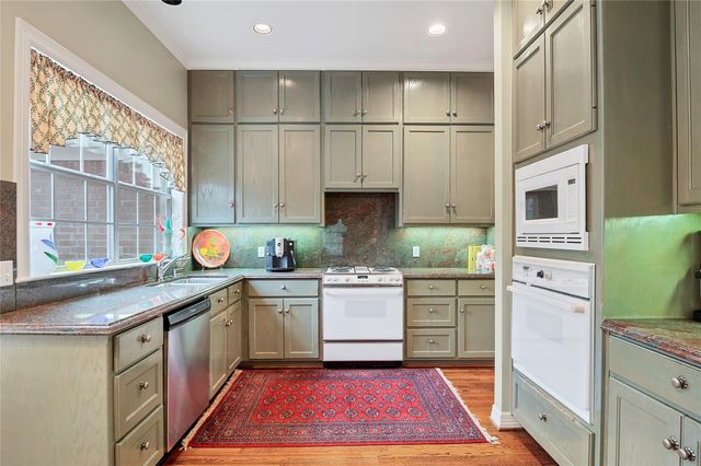 2716 Hillview Green LN, Austin, TX 78703