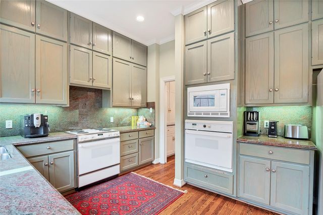 2716 Hillview Green LN, Austin, TX 78703