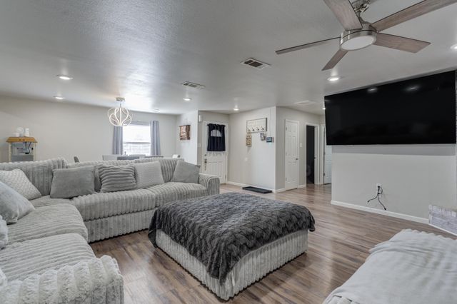 3226 90th Street, Lubbock, TX 79423