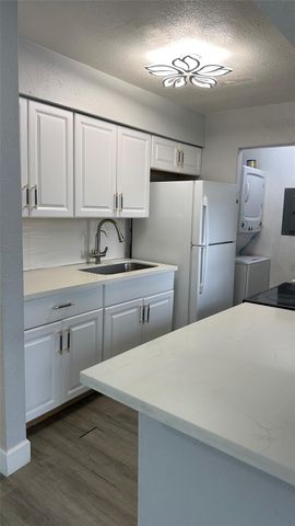 9550 Deering Drive 208, Houston, TX 77036