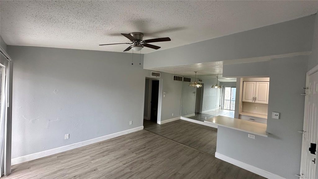 9550 Deering Drive 208, Houston, TX 77036