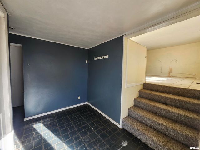 2715 W HUNTINGTON Drive, Peoria, IL 61614