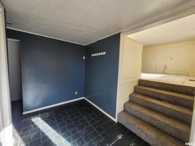 2715 W HUNTINGTON Drive, Peoria, IL 61614