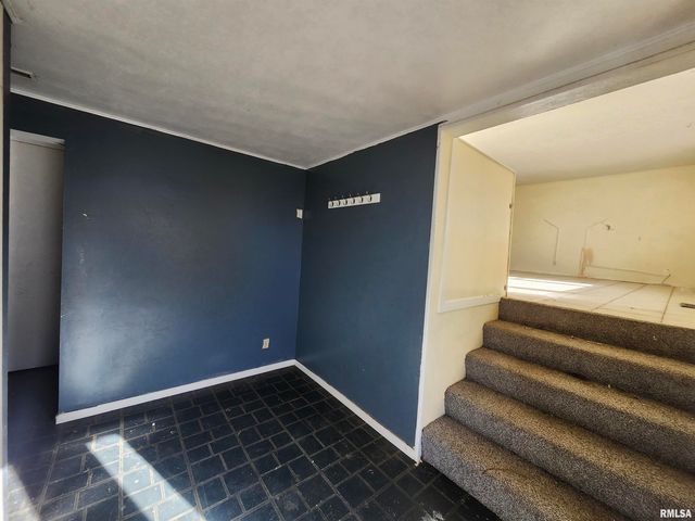 2715 W HUNTINGTON Drive, Peoria, IL 61614