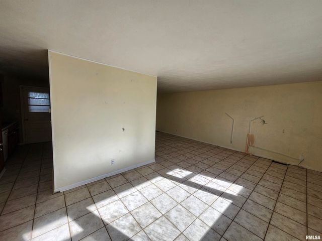 2715 W HUNTINGTON Drive, Peoria, IL 61614