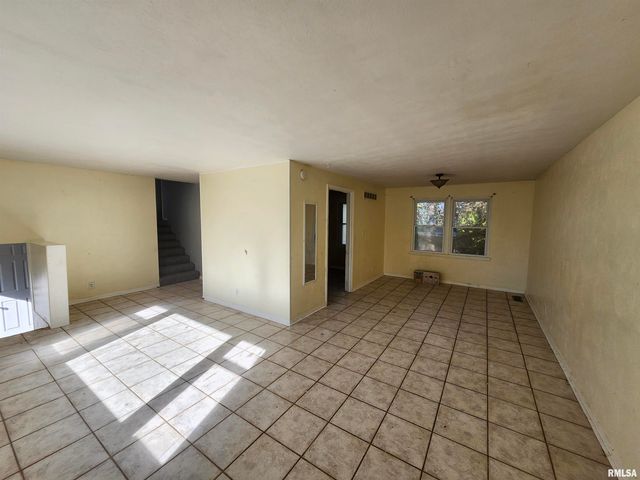 2715 W HUNTINGTON Drive, Peoria, IL 61614