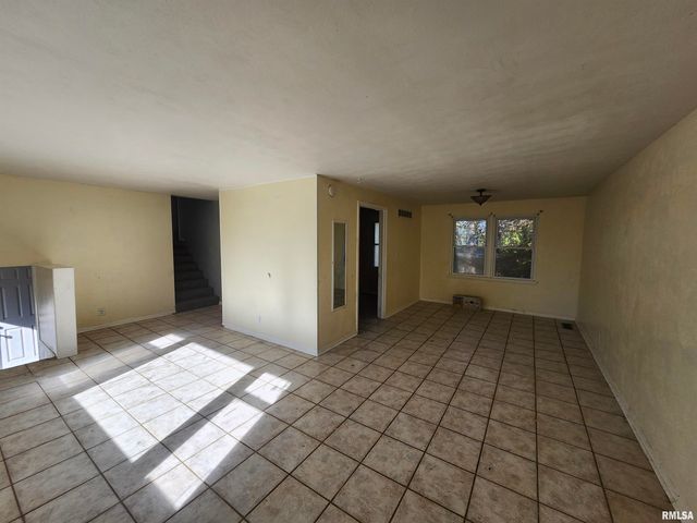 2715 W HUNTINGTON Drive, Peoria, IL 61614