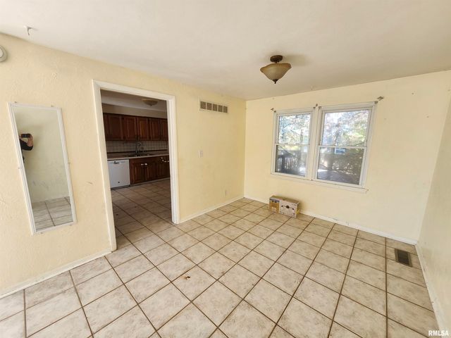 2715 W HUNTINGTON Drive, Peoria, IL 61614