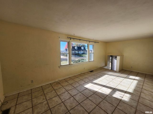 2715 W HUNTINGTON Drive, Peoria, IL 61614