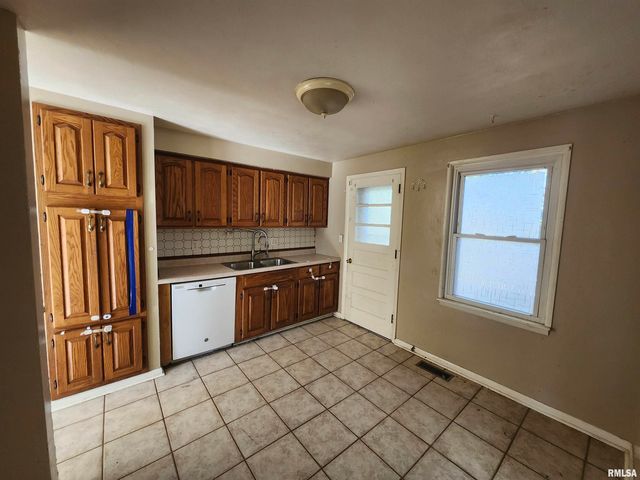 2715 W HUNTINGTON Drive, Peoria, IL 61614