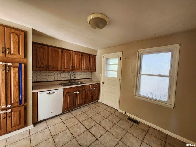 2715 W HUNTINGTON Drive, Peoria, IL 61614