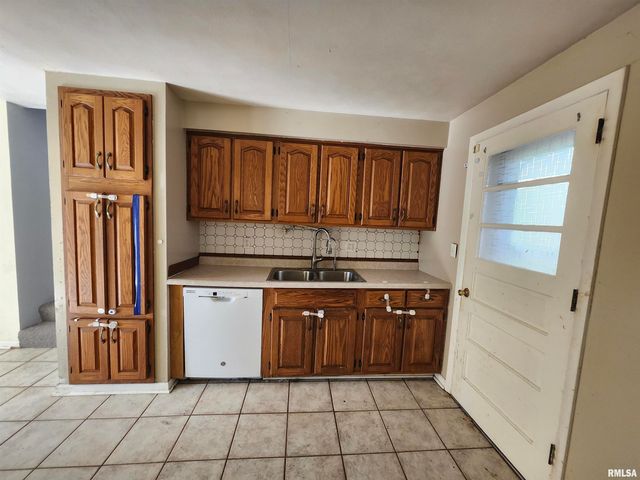 2715 W HUNTINGTON Drive, Peoria, IL 61614