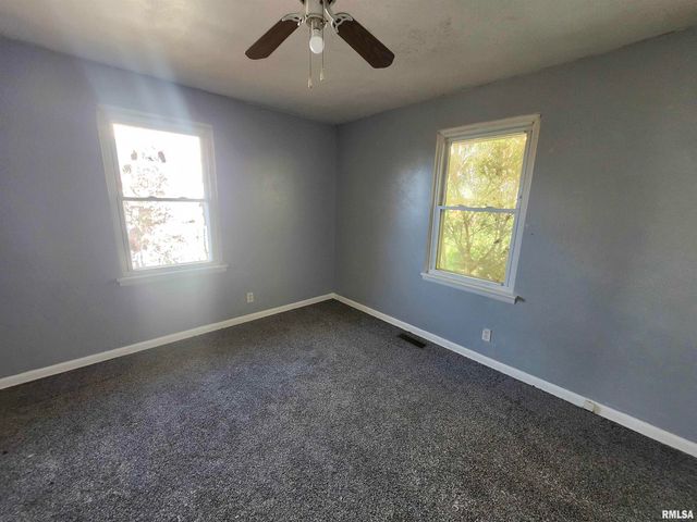 2715 W HUNTINGTON Drive, Peoria, IL 61614