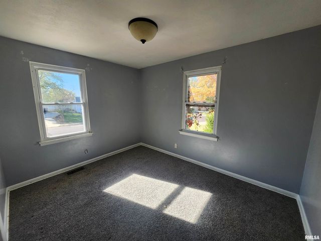 2715 W HUNTINGTON Drive, Peoria, IL 61614