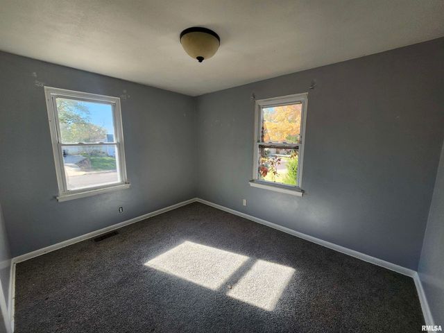 2715 W HUNTINGTON Drive, Peoria, IL 61614