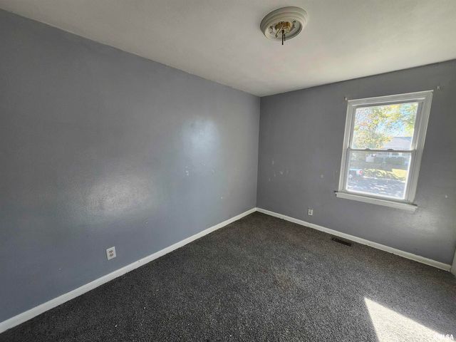 2715 W HUNTINGTON Drive, Peoria, IL 61614