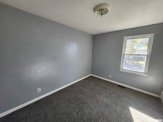 2715 W HUNTINGTON Drive, Peoria, IL 61614